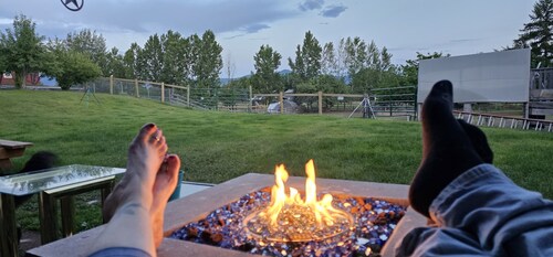 Cozy and Spacious 3 Bedroom Home with Mountain Views 10 Minutes from Downtown