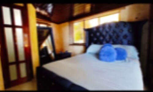 Entire Villa with 7 bdrm ocean front with private pool