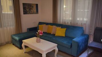 Deluxe Double Room | Desk, laptop workspace, blackout drapes, soundproofing