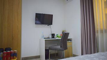 Deluxe Double Room | Desk, laptop workspace, blackout drapes, soundproofing
