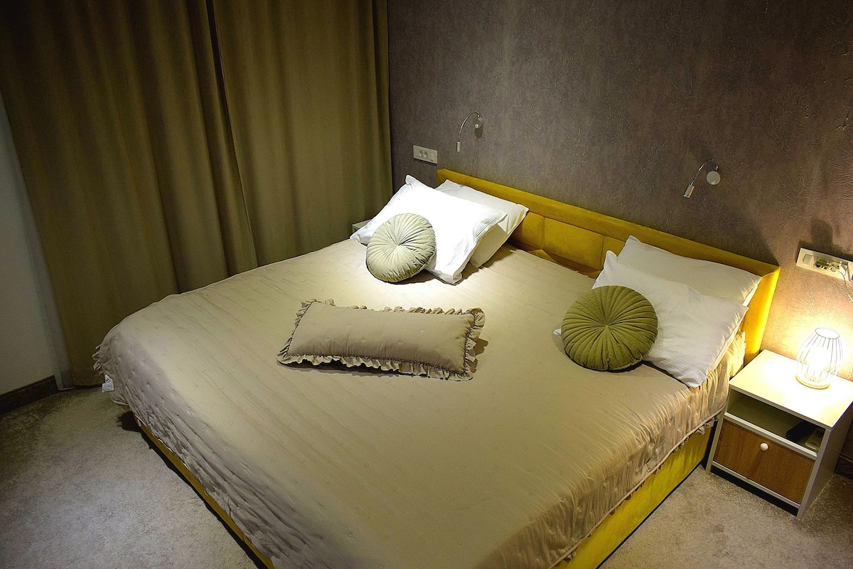 Deluxe Double Room | Desk, laptop workspace, blackout drapes, soundproofing