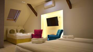 Deluxe Double Room | Desk, laptop workspace, blackout drapes, soundproofing