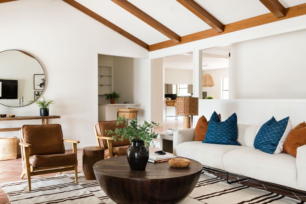 Smart-TV, Kamin, Tischtennisplatte, Bücher