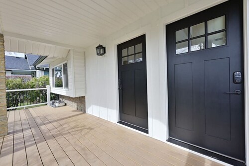 Newly Renovated! - Modern Upstairs Loft