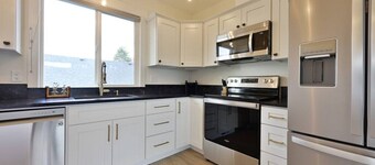 Newly Renovated! - Modern Upstairs Loft