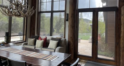 Modern Chalet on the River. Hot Tub, Fireplace , Newly furnished Fishing, Hiking