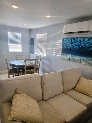 Living area - 1938 COZY! (Boynton Beach)