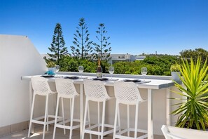 Outdoor dining - 3 Bedroom Superior Rooftop Apartment (Kingscliff)
