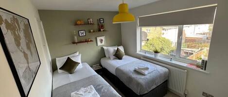 2 chambres, fer et planche à repasser, Wi-Fi gratuit, draps fournis