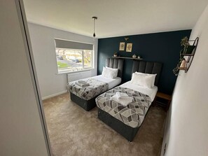 2 soverom, strykejern/-brett, wi-fi (inkludert) og sengetøy