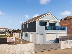 Exterior - 3 bedroom accommodation in Hayling Island (Hayling Island)