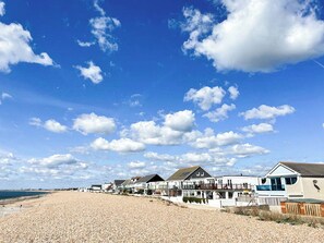 Beach - 3 bedroom accommodation in Hayling Island (Hayling Island)