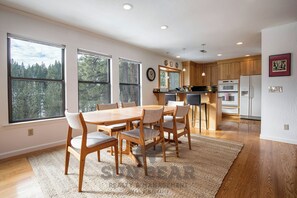 Dining - Beautiful Mountain Home with AC! (805JE) (Incline Village)