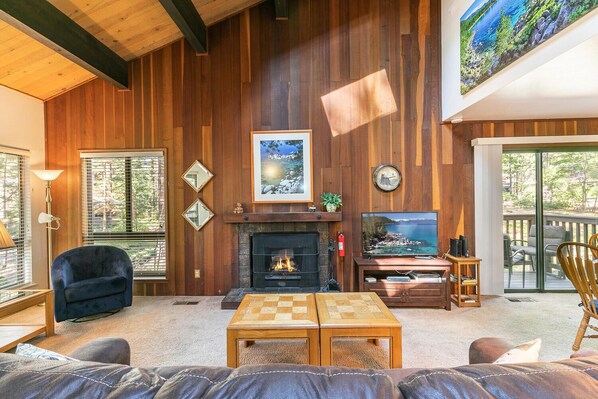 Télévision, cheminée