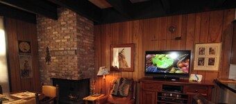 Lakefront Condo Complex / Beach Access (LA999 18)