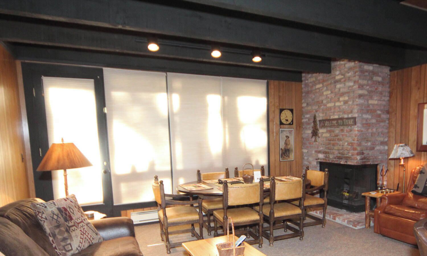 Televisie en een open haard