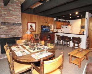 Dining - Lakefront Condo Complex / Beach Access (LA999 18) (Incline Village)