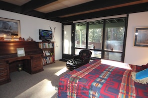 3 bedrooms, iron/ironing board, free WiFi, bed sheets