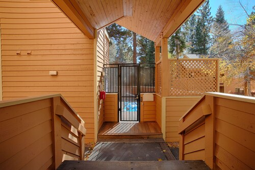 Condo at the popular McCloud complex (MC255)