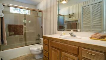 Ensemble douche/baignoire, serviettes fournies