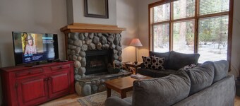 Central Incline with Pool & Tennis (TC83)