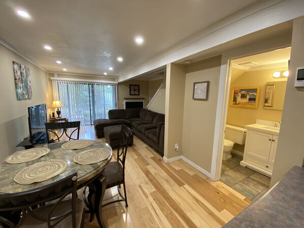 Télévision, cheminée