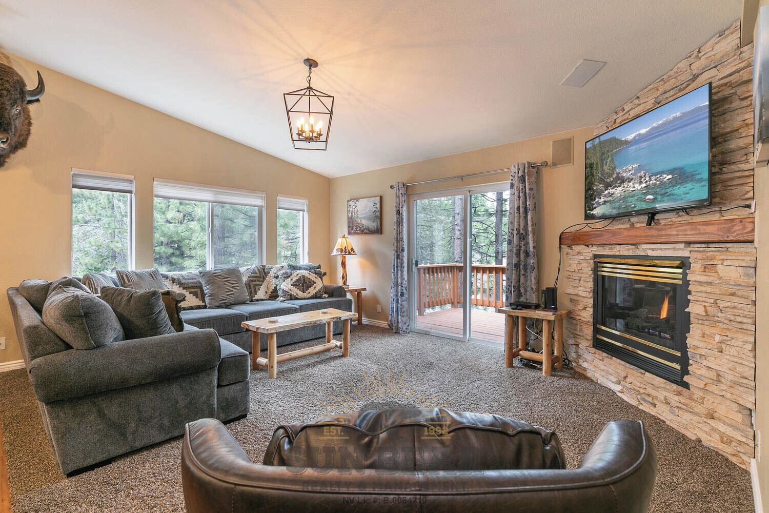 TV, fireplace, streaming services