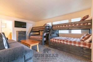 3 bedrooms, iron/ironing board, free WiFi, bed sheets - Newly remodel and spacious home (830SO) (Incline Village)