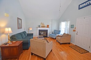 House, 3 Bedrooms | Living area | Streaming services - Barge Road 136o9 3 Bedroom Home by RedAwning (Ocean City)