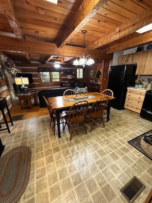 Cabin, 3 Bedrooms | Dining