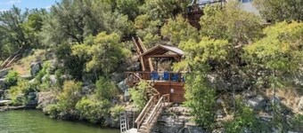 A rare find - bright gorgeous 3 bedroom home nestled on Lake Marble Falls!