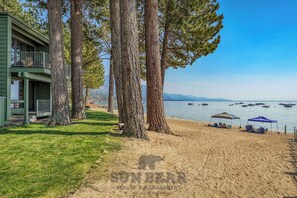 On the beach - Betty's Place - Beachfront w Lake Access (LA99958) (Incline Village)