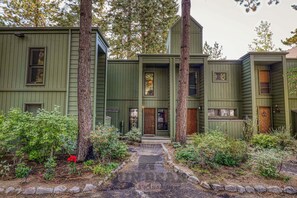 Exterior - Betty's Place - Beachfront w Lake Access (LA99958) (Incline Village)