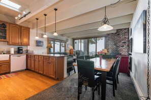 Dining - Betty's Place - Beachfront w Lake Access (LA99958) (Incline Village)