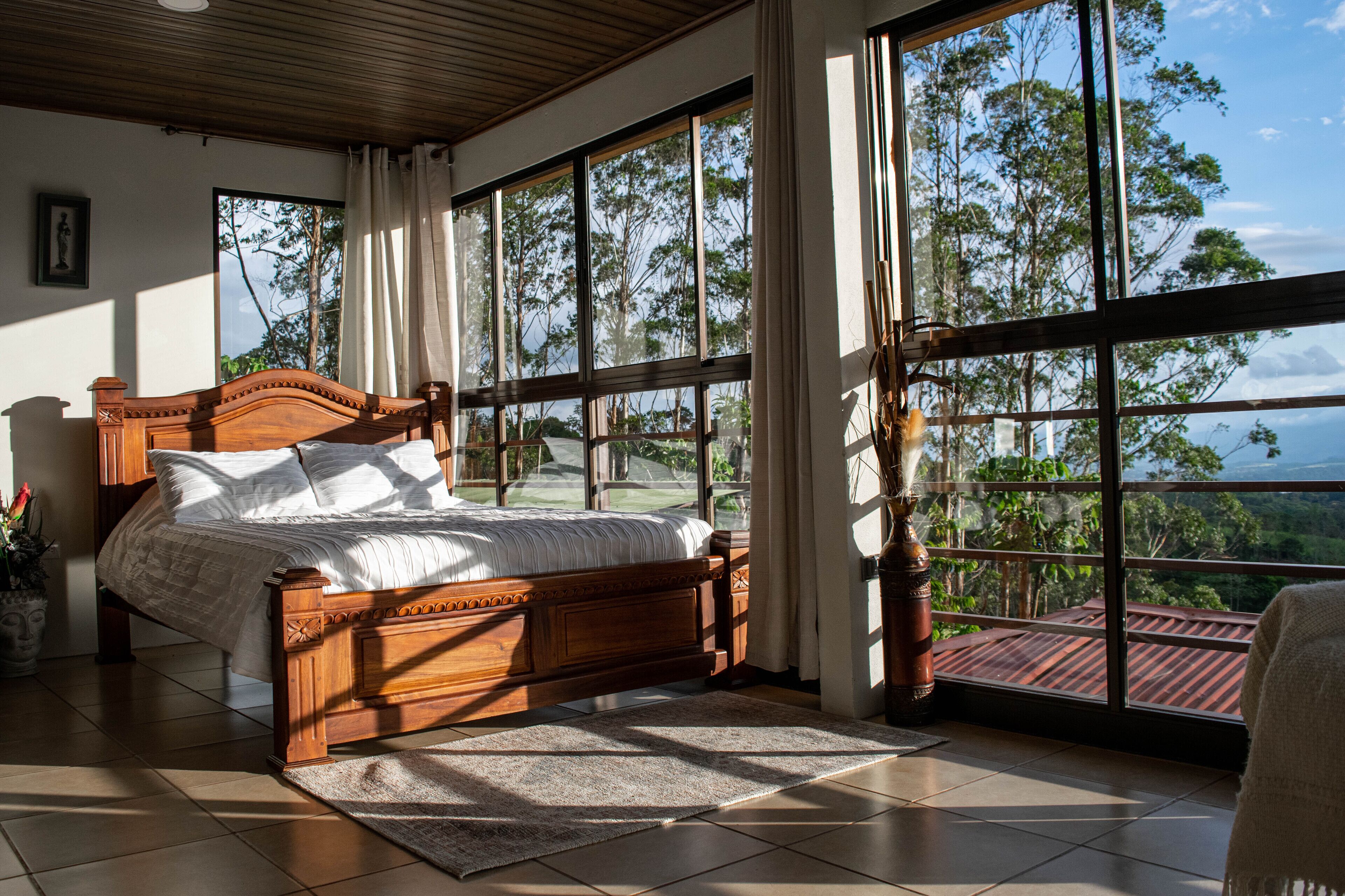 5 bedrooms, Egyptian cotton sheets, laptop workspace, iron/ironing board