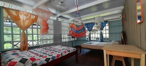 Basic fyrbäddsrum | Skrivbord