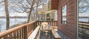 Spacious FiveStar Lakefront Retreat-4BR/4BA w/HotTub,GameRoom, FirePit, SUP