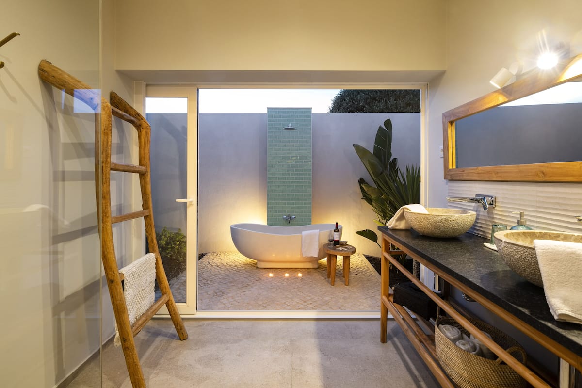 Deluxe Villa (1) | Bathroom | Hair dryer, towels