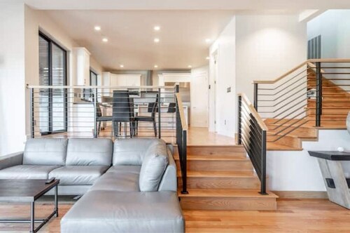 ULTRA LUXE Lafayette Modern House Brand NEW