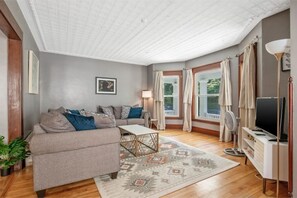 Smart TV, chimenea, Netflix, Hulu