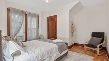 3 bedrooms, desk, laptop workspace, iron/ironing board