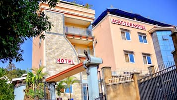 Fachada de la propiedad