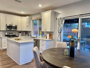 Private kitchen - Cozy Home at Temecula 5B3B (Temecula)
