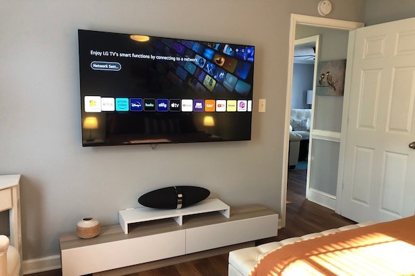 3 camere, una cassaforte in camera, una scrivania, ferro/asse da stiro