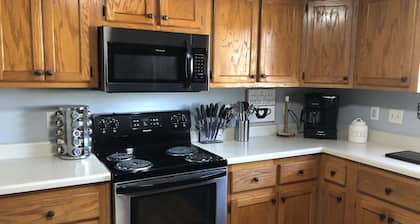 Beautiful Farmhouse near Atlanta Airport!