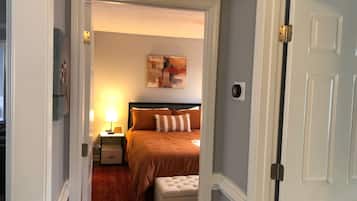 3 bedrooms, in-room safe, desk, iron/ironing board