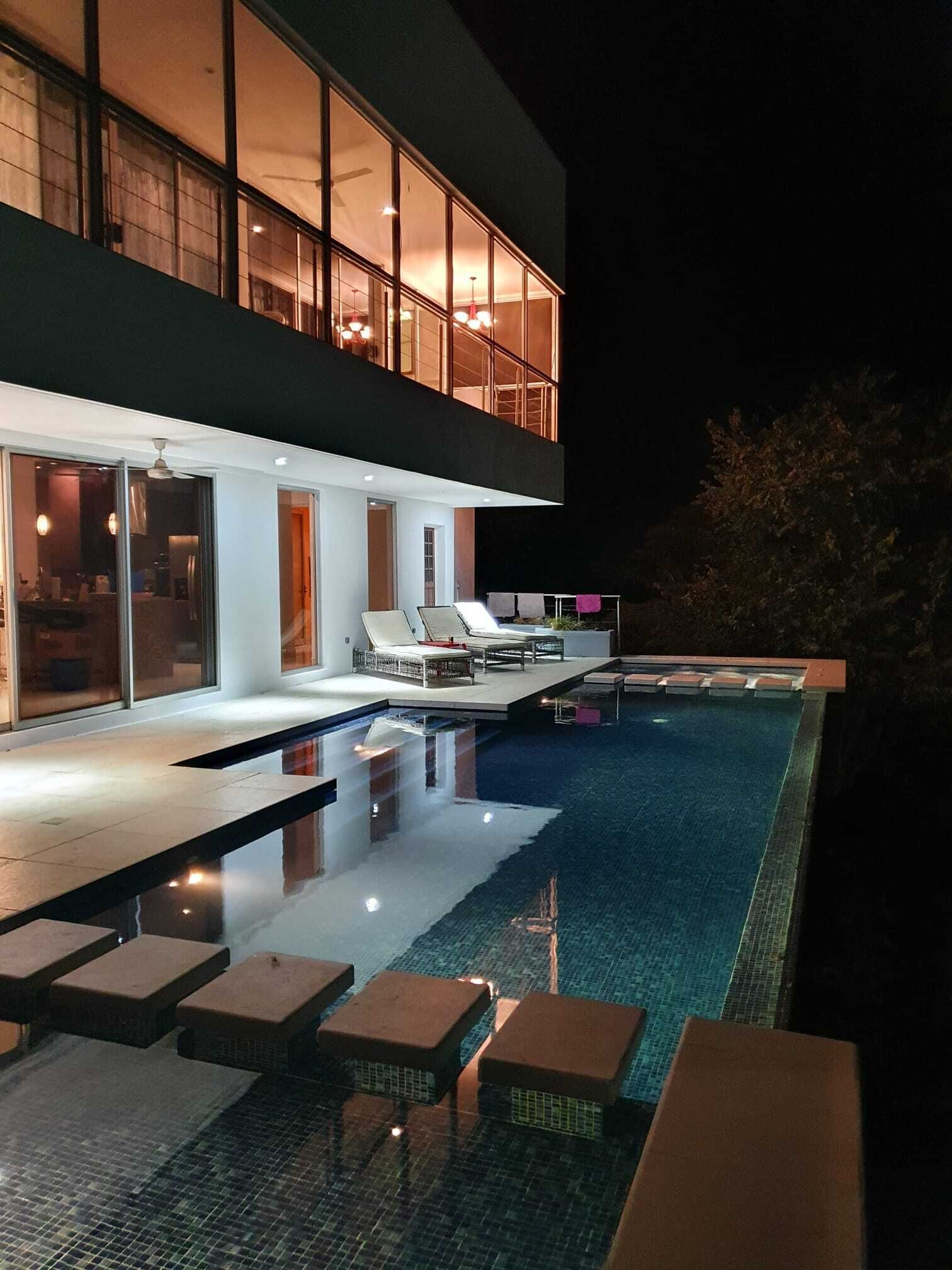 Outdoor pool, an infinity pool