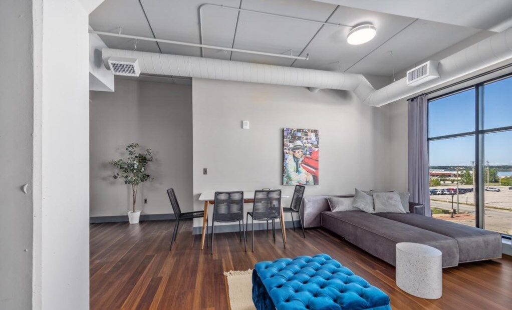 Modern Luxury With 2 King Beds & Water Views - Leonard Building - Muskegon, MI