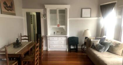 Pleasant 2 Bedroom Apartment in Cambridge