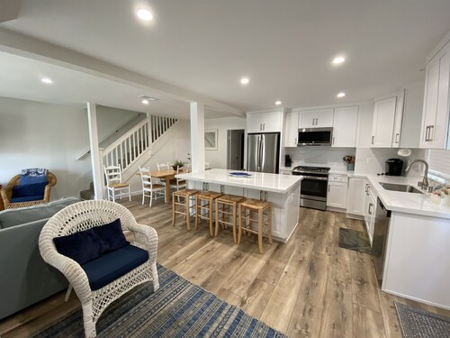 Treasured Memories* Steps to sand * Exclusive Patio * REMODELED * CLEAN